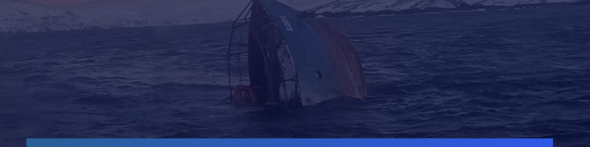 Туристическое судно перевернулось в Баренцевом море